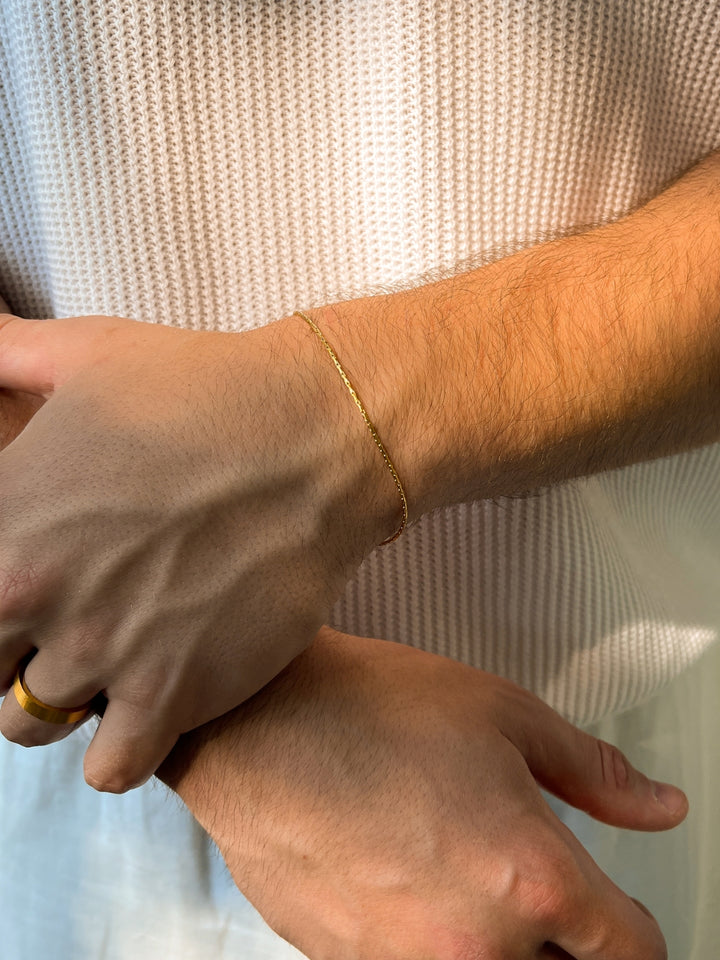 WIRE BRACELET